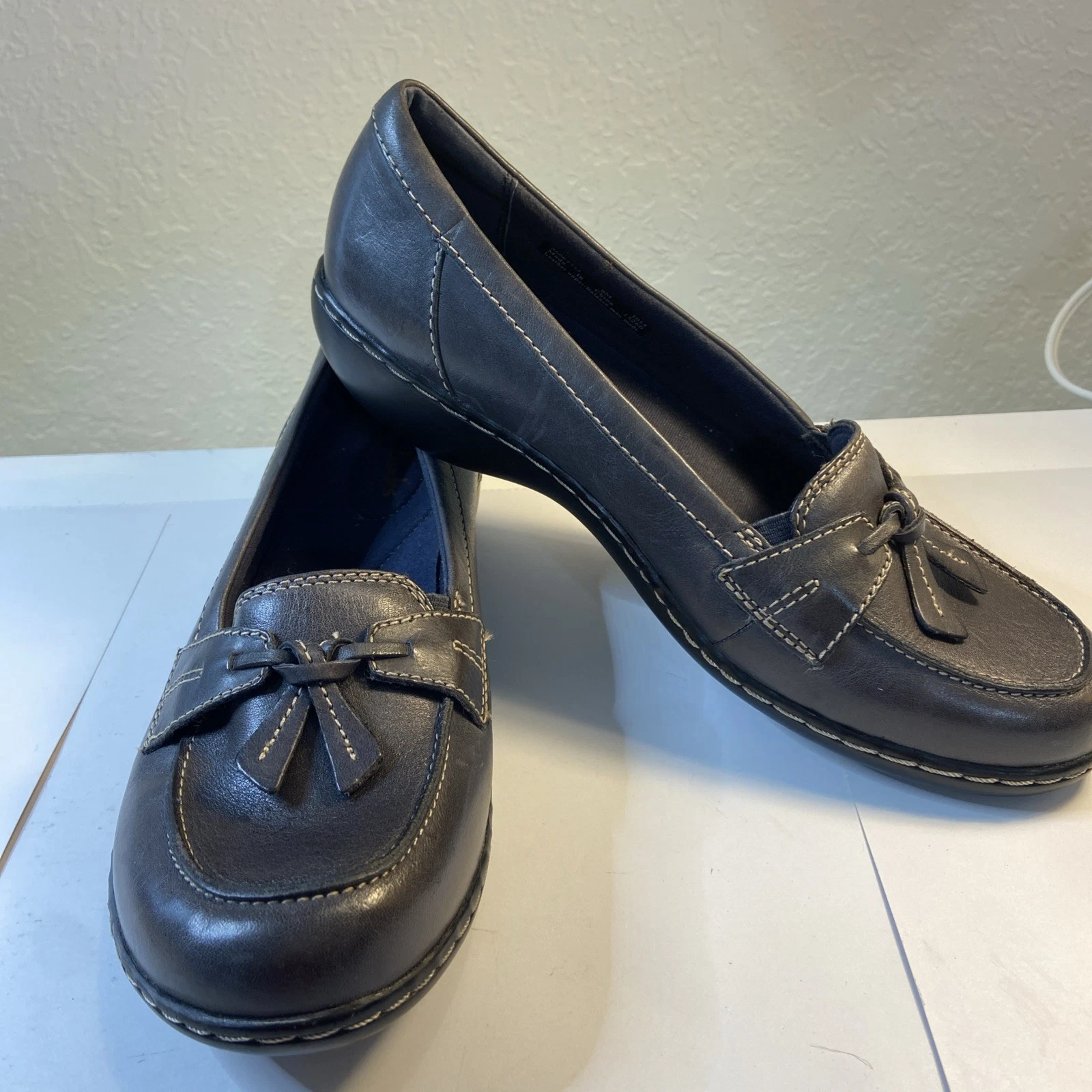 Mocassini casual Clarks pieghevoli in pelle grigia da donna taglia 8M scarpe