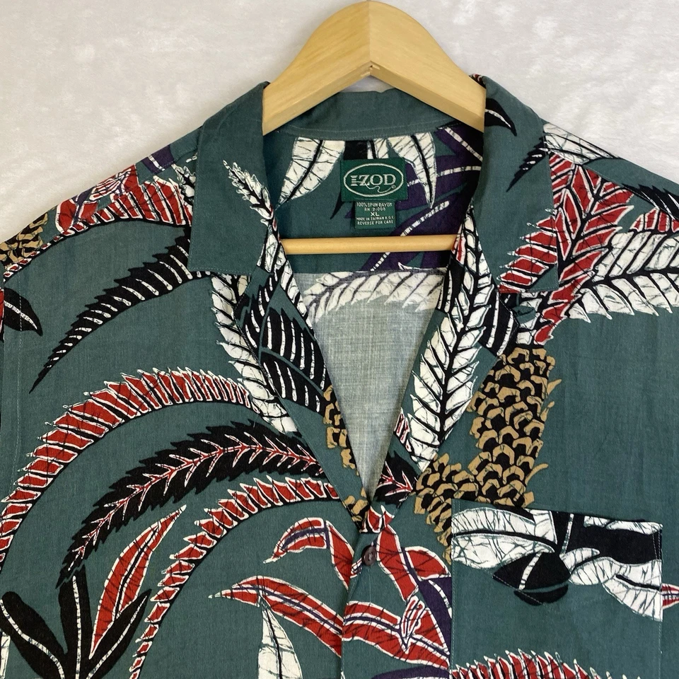 IZOD Vintage Hawaiian Shirt XL Rayon Jungle Leaf Print Made in Taiwan 90s Aloha - Image 2 of 4