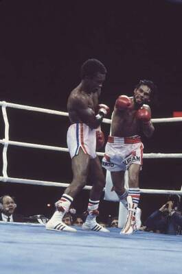 WBC Welterweight Title, Roberto Duran in action, throwing punch vs - Old Photo