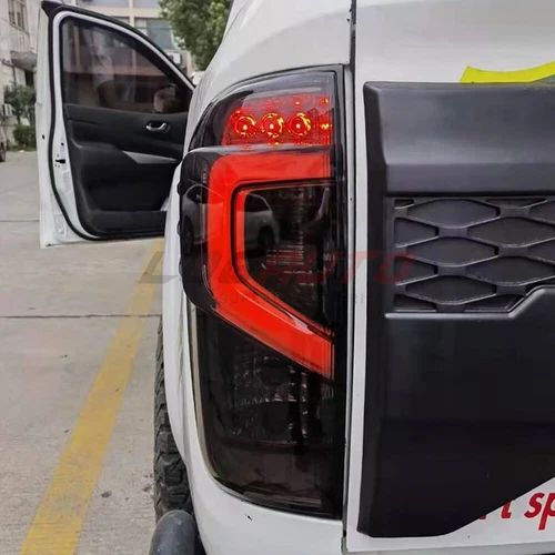 Conjunto de luces traseras de freno LED de humo con giro para Nissan NP300 Navara 2015-2023 - Imagen 11 de 11