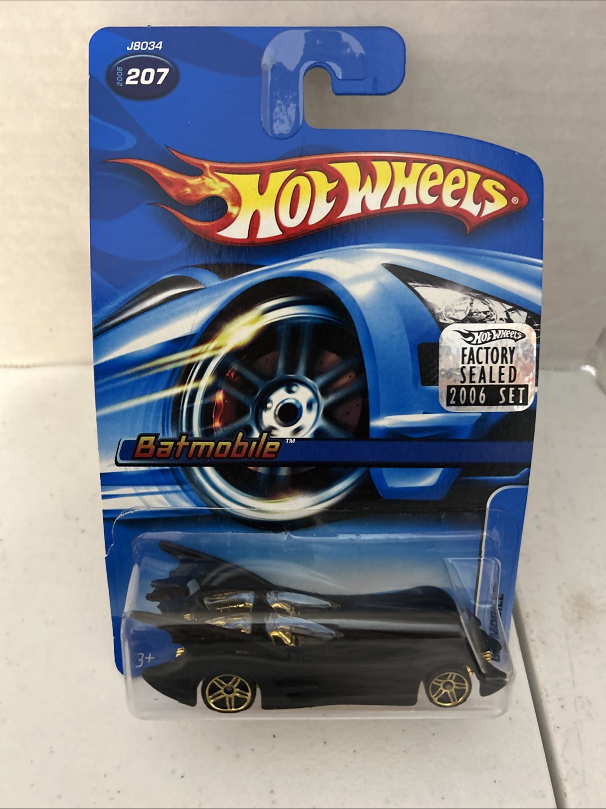 2006 Hot Wheels Mainline/Collector #207 BATMOBILE Flat Black Gold-Base