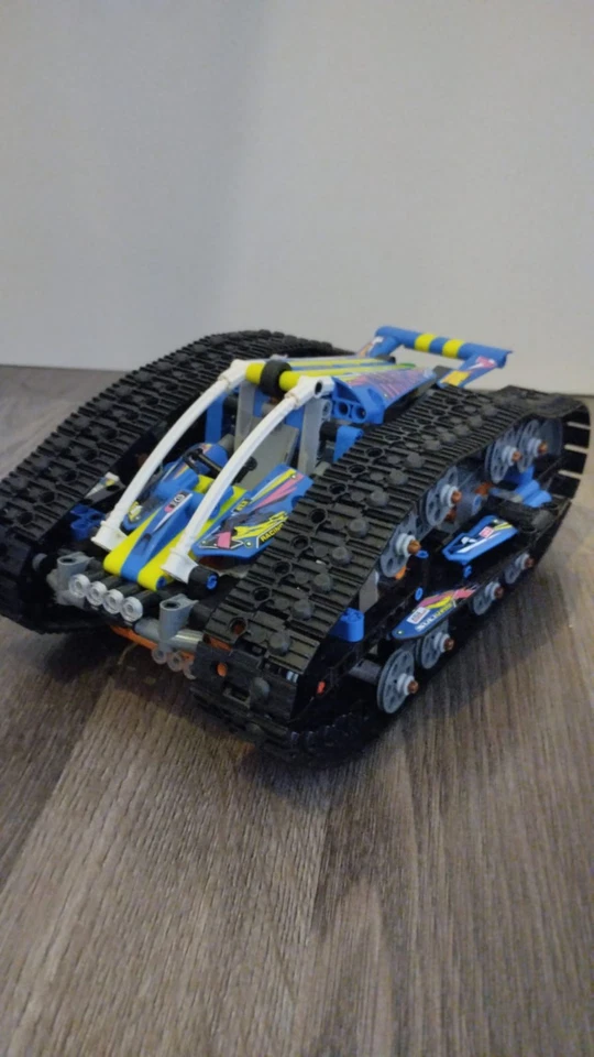 LEGO Technic 42140 App-Controlled Transformation Vehicle, photo 4 sur 5