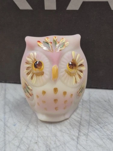 FENTON BEAUTIFUL BURMESE BLUSH OWL HAND PAINTED GLASS FIGURINE SIGNED GLOWS