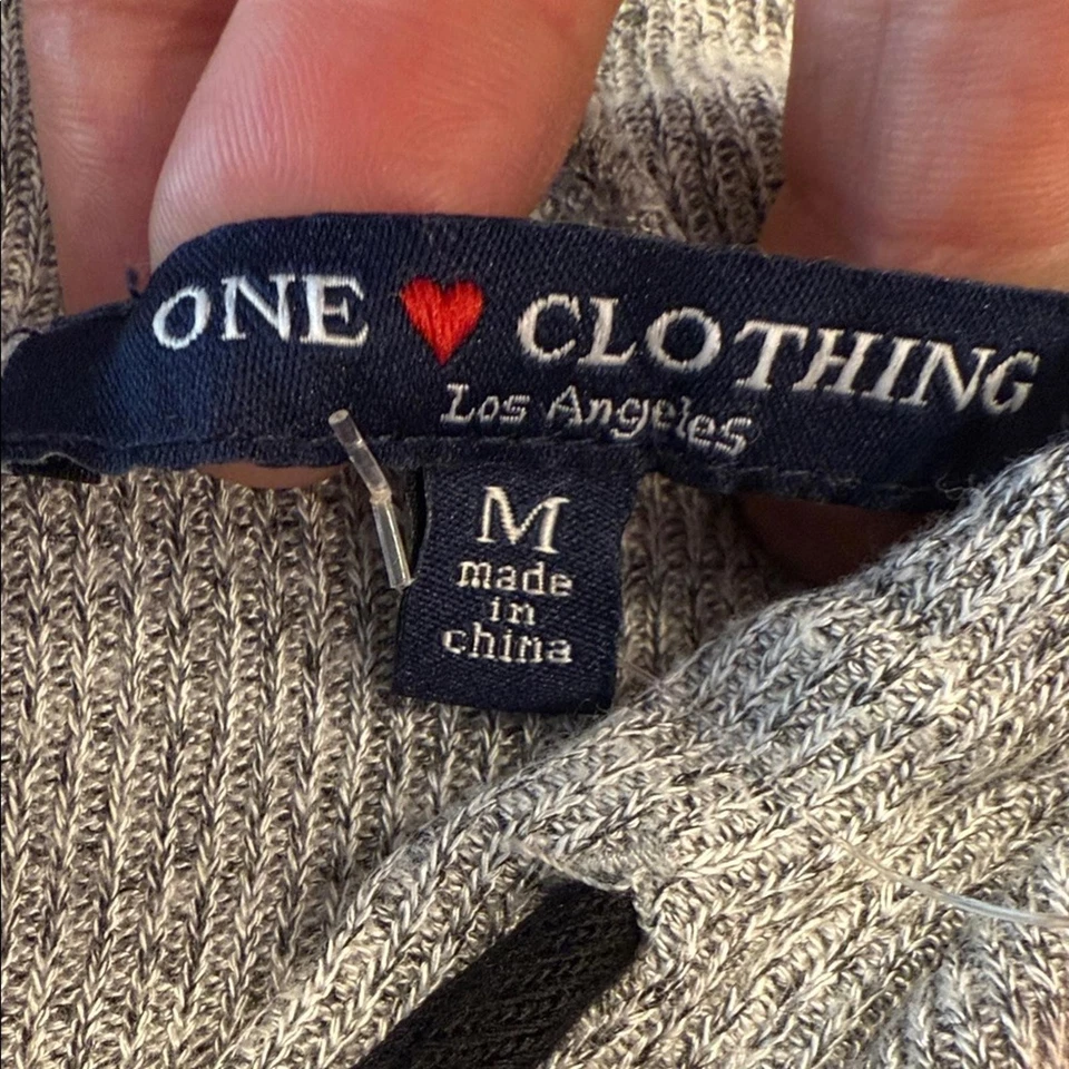 Suéter con Capucha One Clothing en Gris Jaspeado Negro Cordón y Rayas en los Brazos Talla M Foto 3 de 4