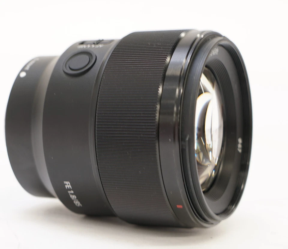 Sony FE 85mm f/1.8 Prime E-Mount Lens - Image 2 of 4
