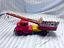 Wyandotte Vintage Pressed Steel Crane with Plastic Truck Cab Rare Good Condition