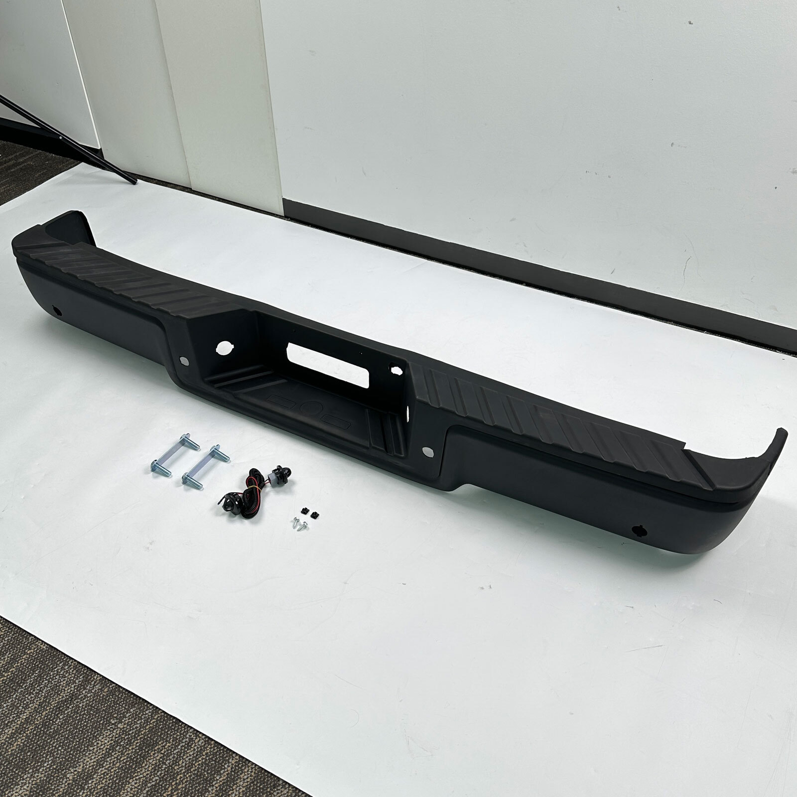 2004-2006 Ford F-150 Fleetside Rear Step Bumper with Hitch and Park Assist