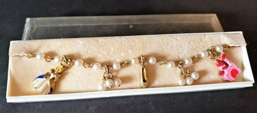 Vintage Disney Style Child S Faux Pearls Cinderella Charm Bracelet Original Case Ebay Vintage Disney Style Child S Faux Pearls Cinderella Charm Bracelet Original Case Ebay