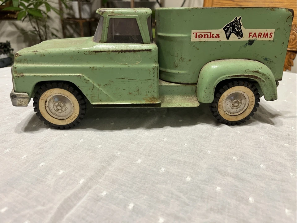 Camión de granja verde Tonka vintage de juguete con remolque para caballos Foto 2 de 4