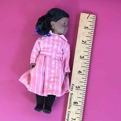 American Girl Addy Mini Puppe mit weichem Körper und bemalten Augen 6,5 Zoll ohne Stiefel - Bild 5 von 5