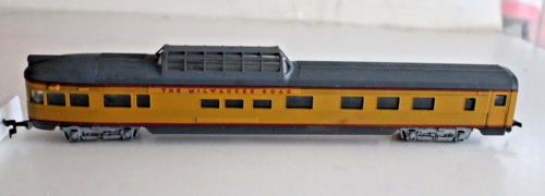 HO ConCor MILWAUKEE ROAD Observation w/ Dome Passenger Car 1/87 Unnumbered AL - Picture 1 of 6