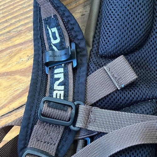 Dakine Shuttle Hydration 6L Backpack Plaid Green Lightweight Hiking Cycling Read - Picture 7 of 11