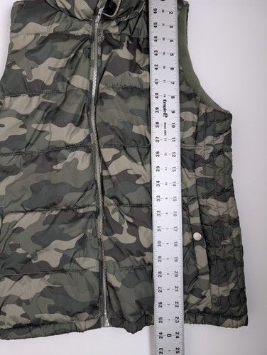 Old Navy Womens Fleece Lined Camouflage Puffer Vest Sz S Green Quilted Full Zip - Picture 6 of 6