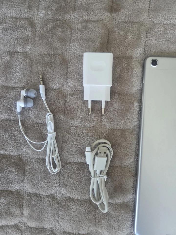 Samsung Galaxy Tab A Wifi et 4G+ avec Accessoires - Photo 2/4