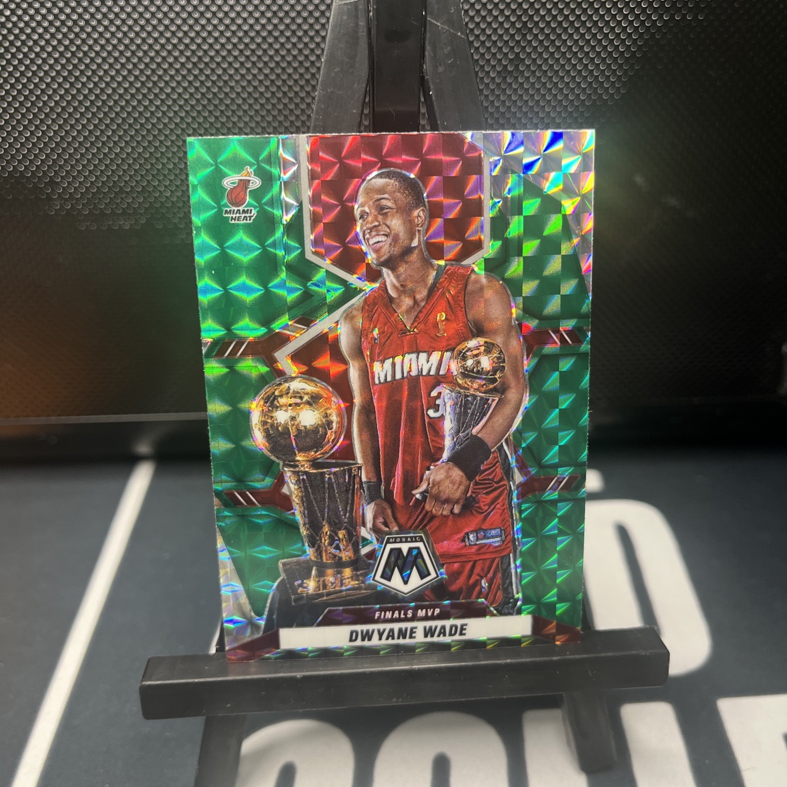 2021-22 Panini Mosaic Basketball Dwyane Wade Finals MVP Green Prizm #299