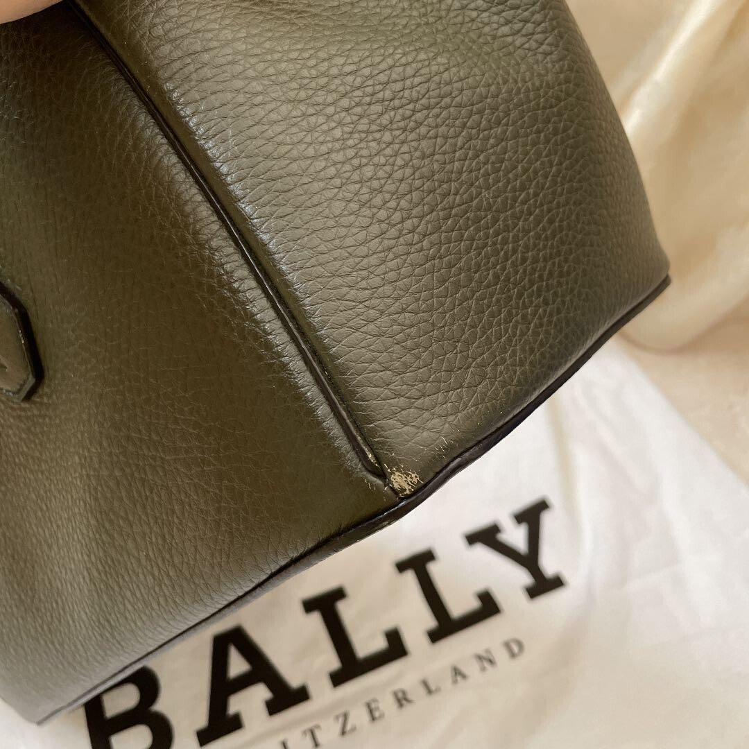 BALLY　SOMMET　ハンドバッグ　カーキ色 Bally Sommet Leather Zip Pocket Khaki Top Handle Tote Bag