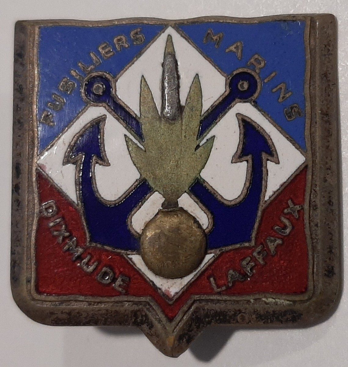 IN22432 - INSIGNE B.A.N. SAINT MANDRIER, émail, dos lisse embouti