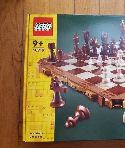 LEGO Classic Traditional Chess Set 40719 Toy Building Kit 743 pcs