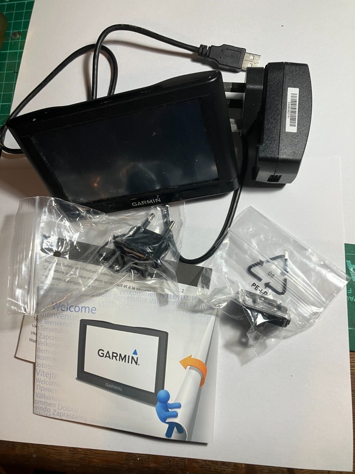 TWO CAR SAT NAVS GARMIN NUVI 52LM EUROPE AND TOM TOM START USA eBay