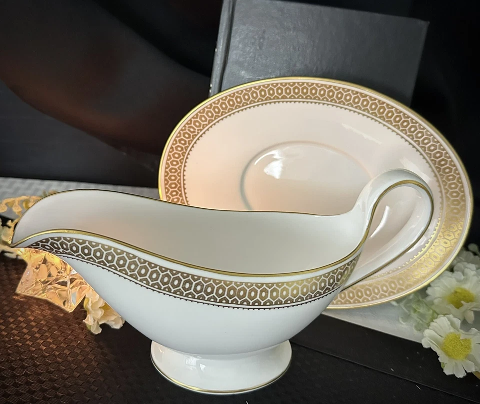 Spode’s Golden Honeycomb Gravy Bowl y debajo del plato pieza de servir Spode de colección Foto 2 de 4