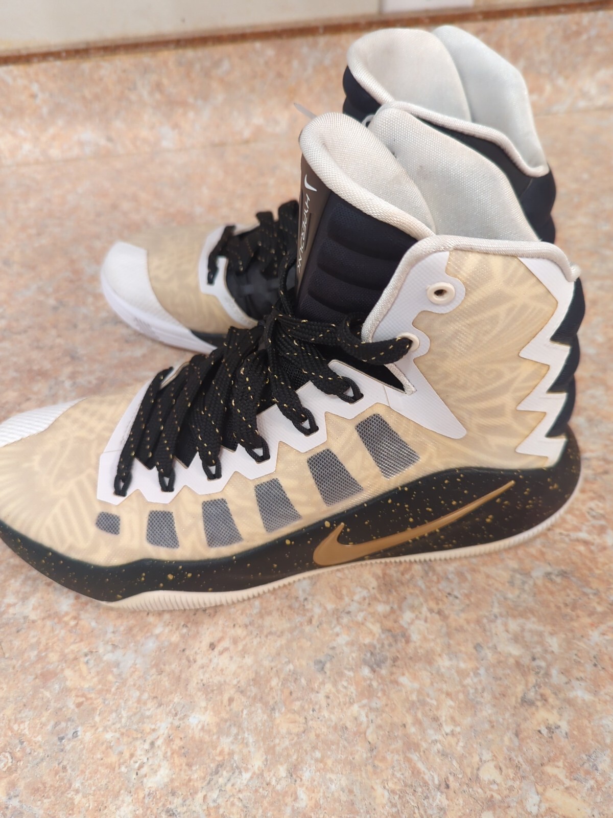 nike hyperdunk - image 2