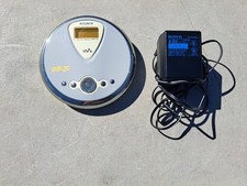 Sony Walkman D-NE300 CD Player Portable Atrac3plus MP3 W original power supply