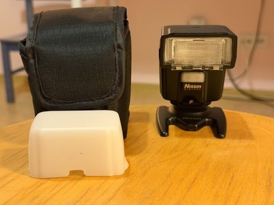 Nissin i40 Blitzgerät in Schwarz - für Canon, NIKON, MFT