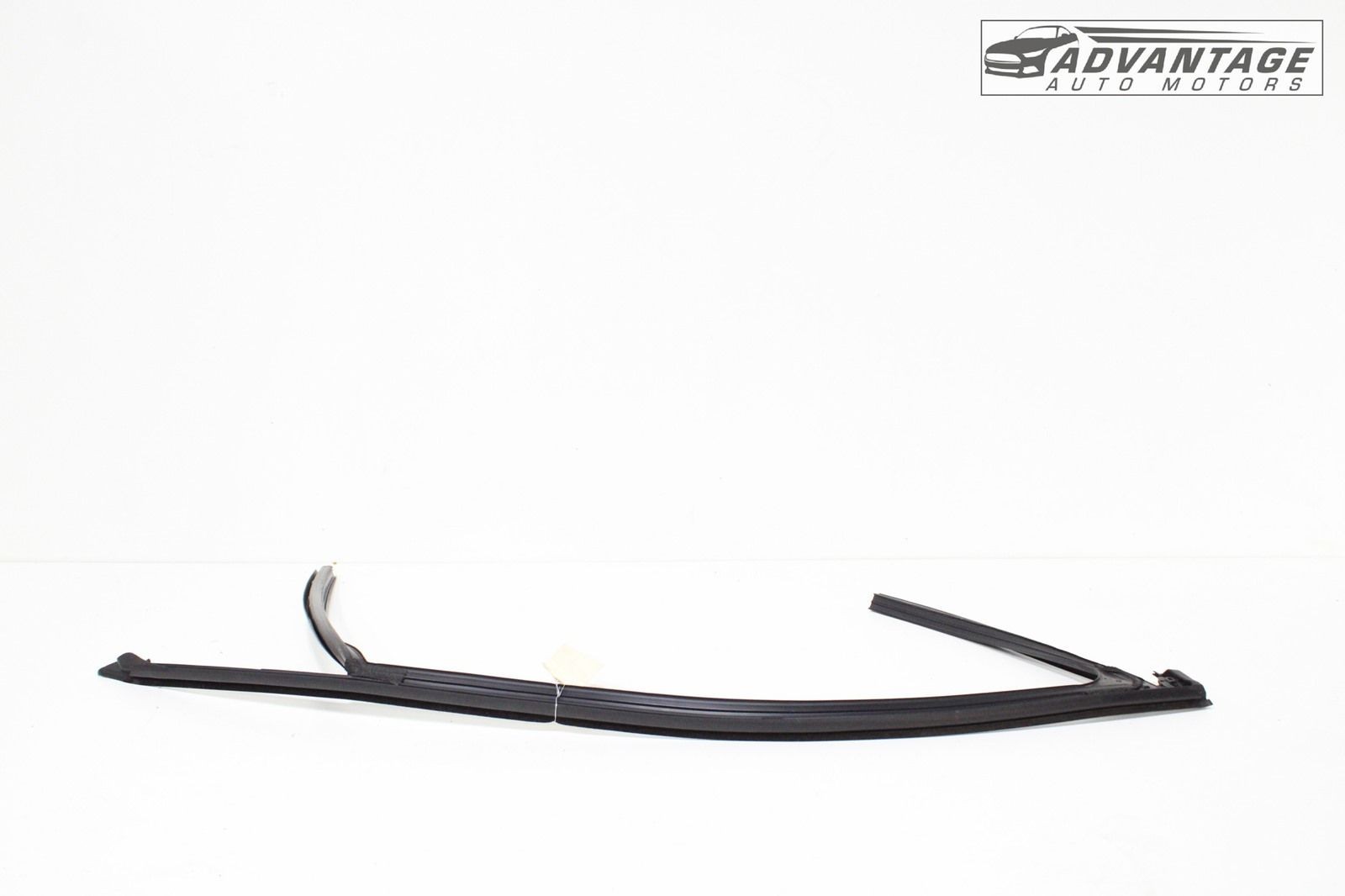 2016-2025 CHEVROLET MALIBU FRONT DRIVER DOOR WINDOW GLASS RUN CHANNEL SEAL OEM