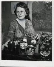 1965 Press Photo Mrs. William Swift Junior with Her Collection of Paperweights