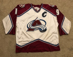 sakic jersey