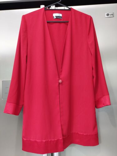 NEW K 10 S red crepe look satin feel trim split side evening coat jacket - Picture 3 of 9