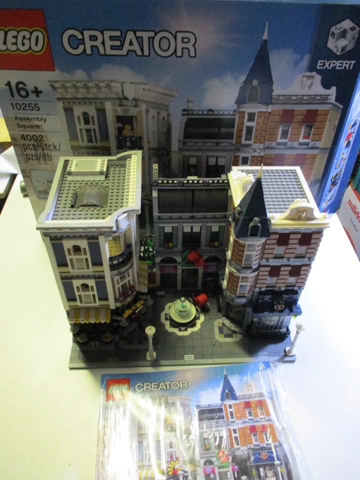 LEGO Modular Buildings 10255 Assembly Square, Foto 1 von 3