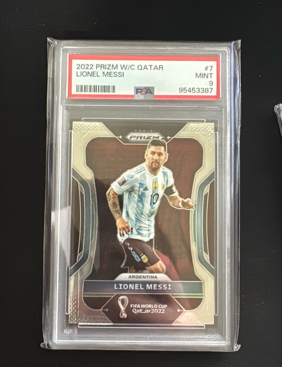 2022 Prizm World Cup Lionel Messi #7 Argentina PSA 9