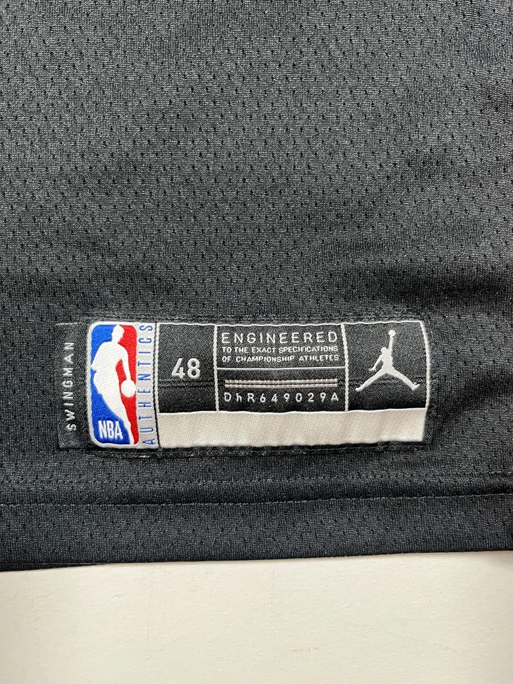 Camiseta de baloncesto grande de los Atlanta Hawks para hombre de la NBA Kevin Huerter 3 Nike Dri-Fit Foto 4 de 4