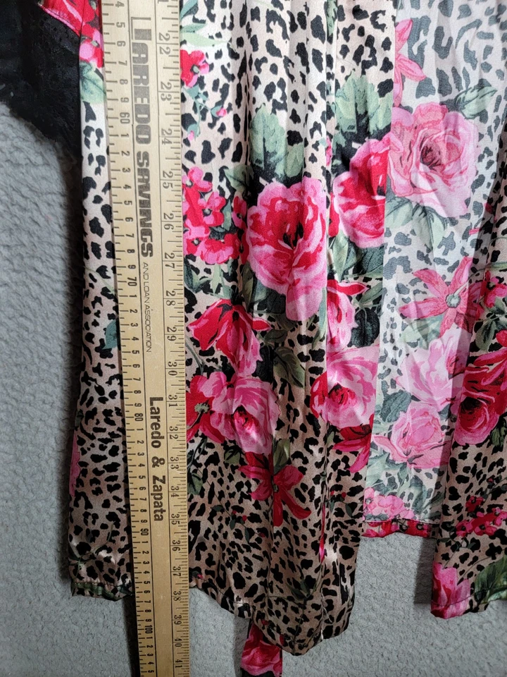 Albornoz satinado con estampado de leopardo XL Secret Treasures negro mangas de encaje Foto 4 de 4