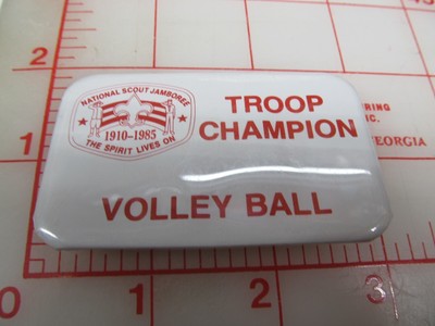 1985 Jamboree collectible Troop Champion VOLLEY BALL pin (y10)
