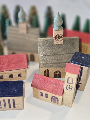 Vintage DDR Holz Miniatur Gebäude und Zubehör - 42 Teile - Bild 6 von 6