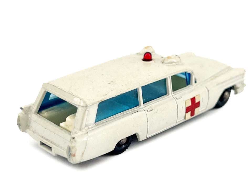 Matchbox Lesney Diecast Modelo No.54 Ambulancia Cadillac con CAJA Hombre Cueva ¡BONITO! Foto 3 de 4