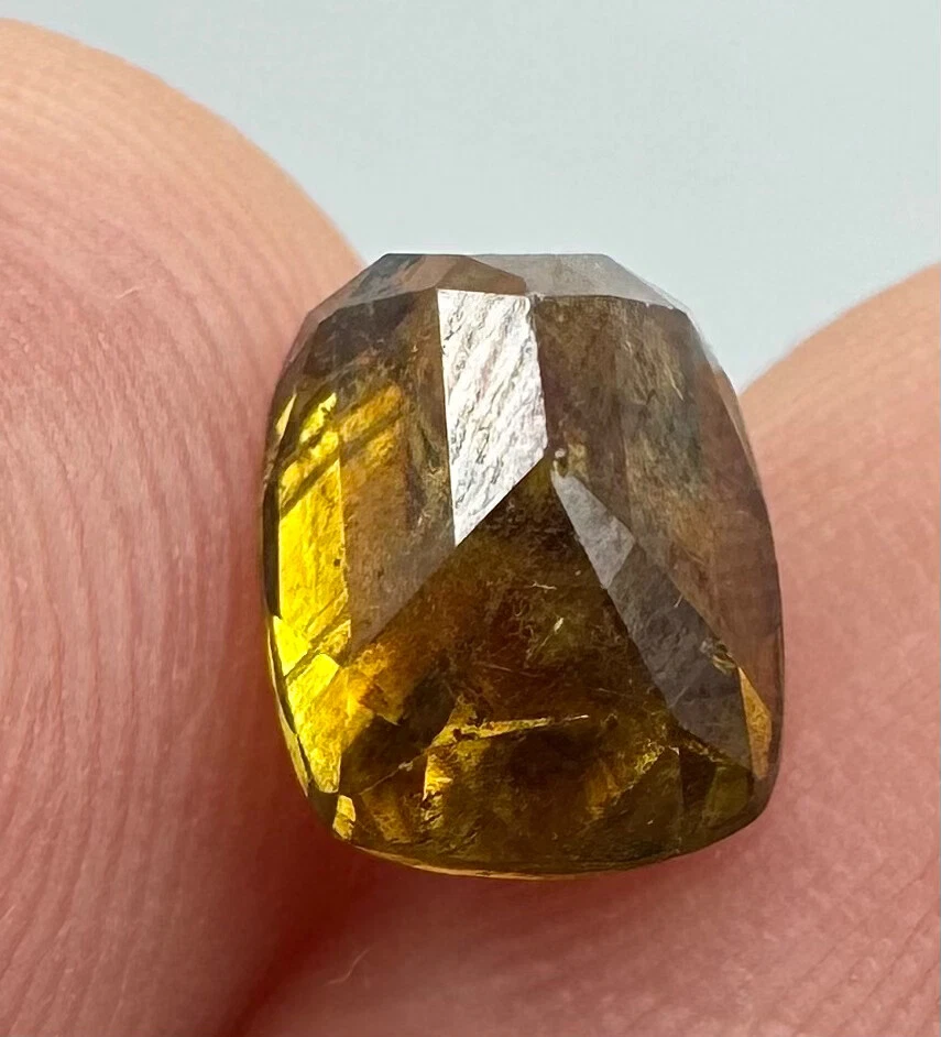 1.90 Carat Natural Faceted Yellow Titanite Sphene Gemstone from Zagi Pakistan - Image 2 of 4