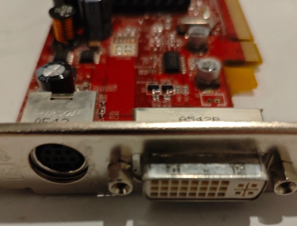 ATI Radeon X600 PCIe Graphics / Video Card - Image 3 of 3