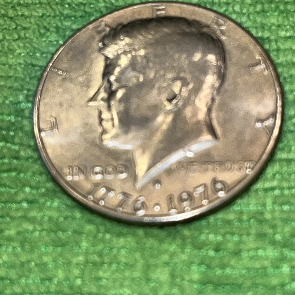 1776-1976 kennedy half dollar -D Mint Mark. Bicentennial Half Roller. - Image 2 of 4