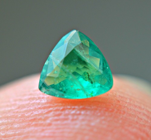 0,22ct seltener gut hochwertiger grüner Hayune Top Cut Edelstein aus Afghanistan
