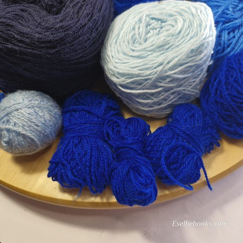 Shades of blue acrylic yarn 1; 2 and 3 ply - 346 grams (242) - Picture 6 of 12