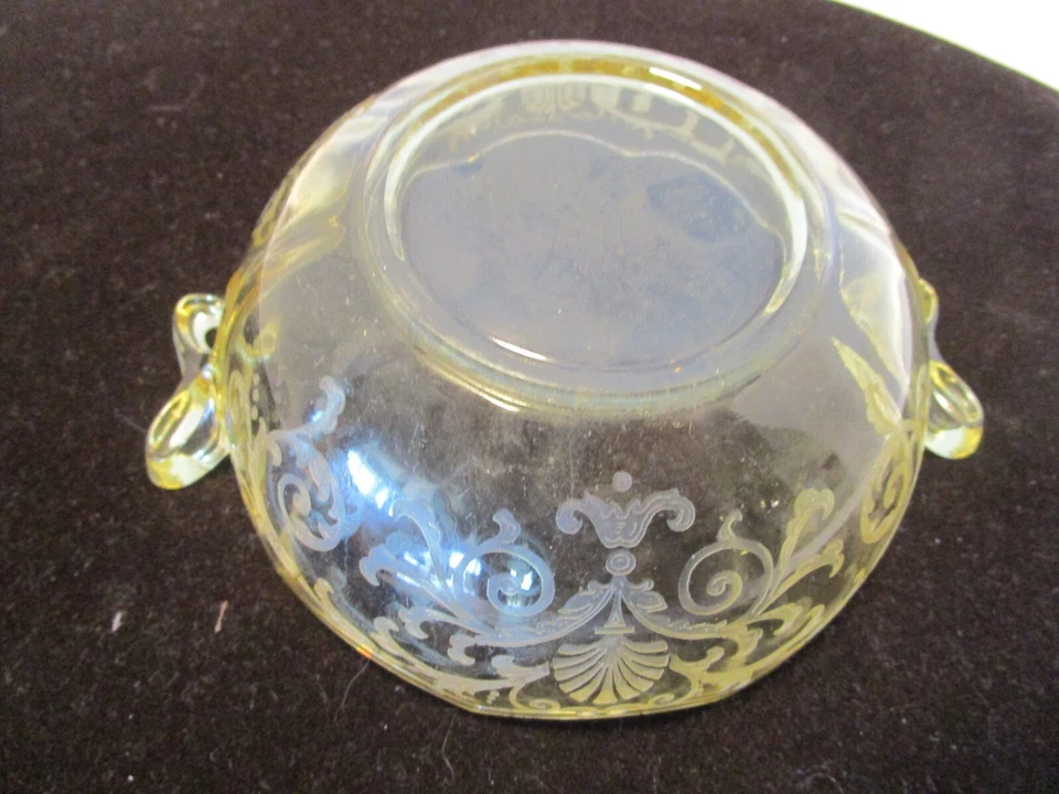 Fostoria Glass Topaz Versailles Etched Multi-sided Bowl Bow Handle 1930s 6.75" W - Image 4 of 4