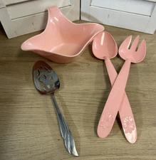 Lot vtg MCM serving pcs pink atomic Melmac gravy plastic salad & slotted server