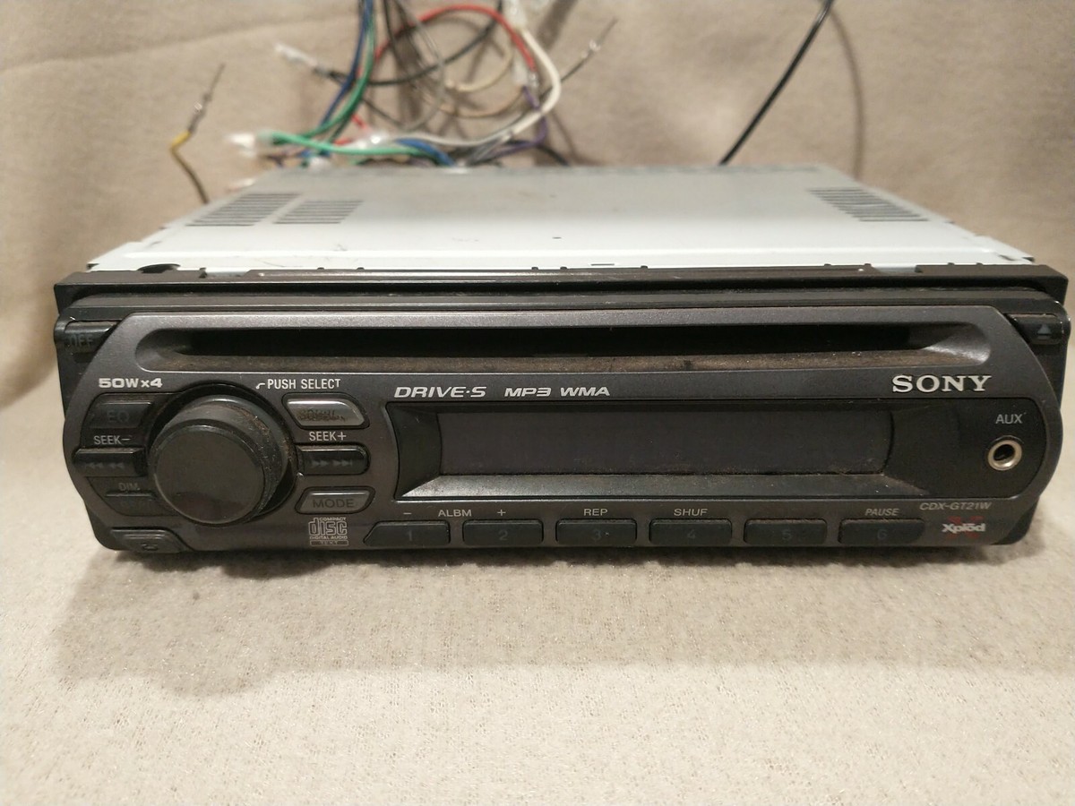 SONY XPLOD CDX-GT21W CAR STEREO FULL HEAD UNIt CD PLAYEr and