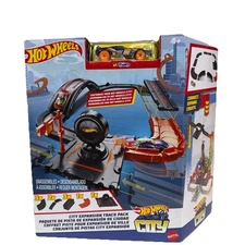Hot Wheels Track , 10 Track-Building Parts with City Square, Bridge & 1:64