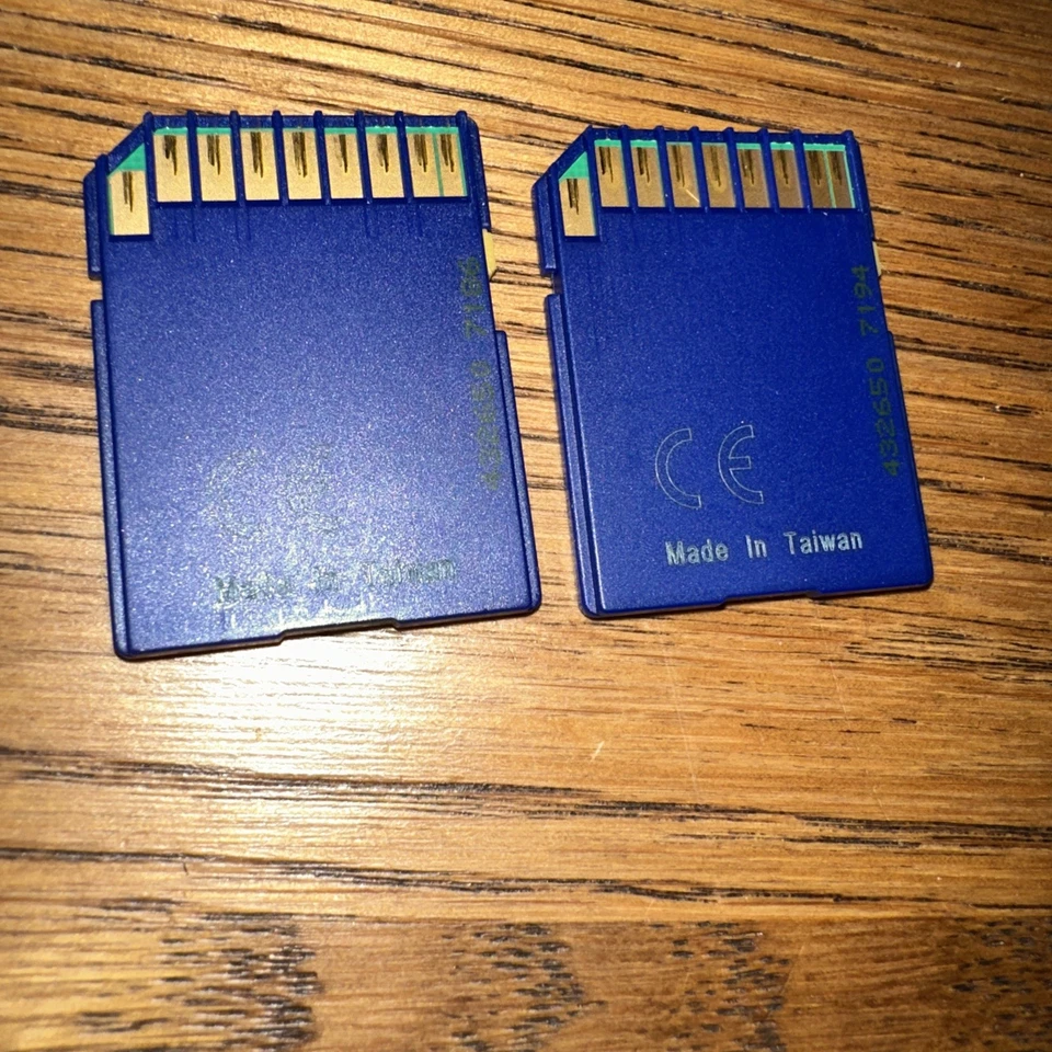 2 x 32GB SDHC Memory Cards SD - Used - Tested - Image 2 of 2