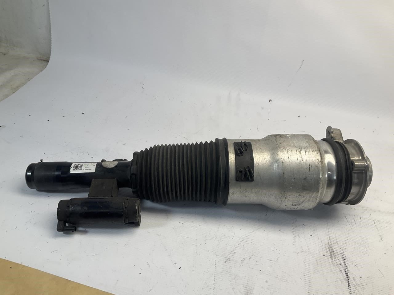 18-24 Rolls Royce Cullinan RR31 Front Left Driver Strut Shock Absorber T