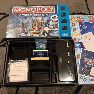 Hasbro Monopoly Here & Now World Edition Brettspiel. NIE BENUTZTER versiegelter Zustand